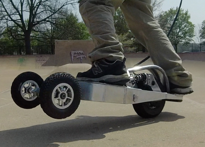 triborg skateboard wheelie 1 LG 1